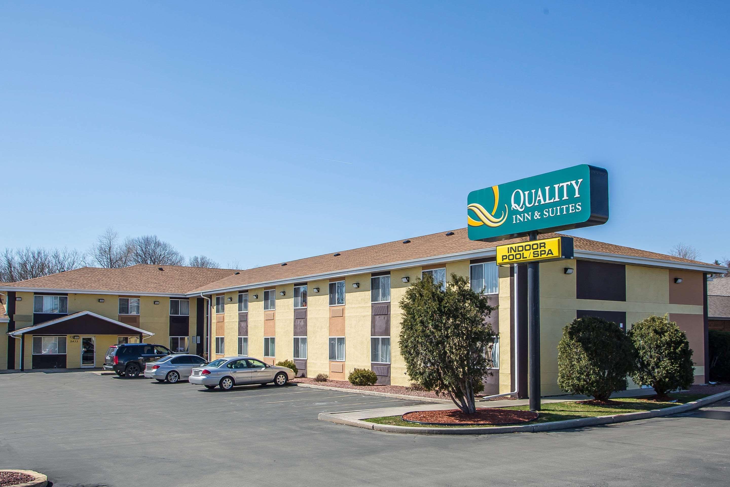 Quality Inn&Suites West Bend Exterior foto
